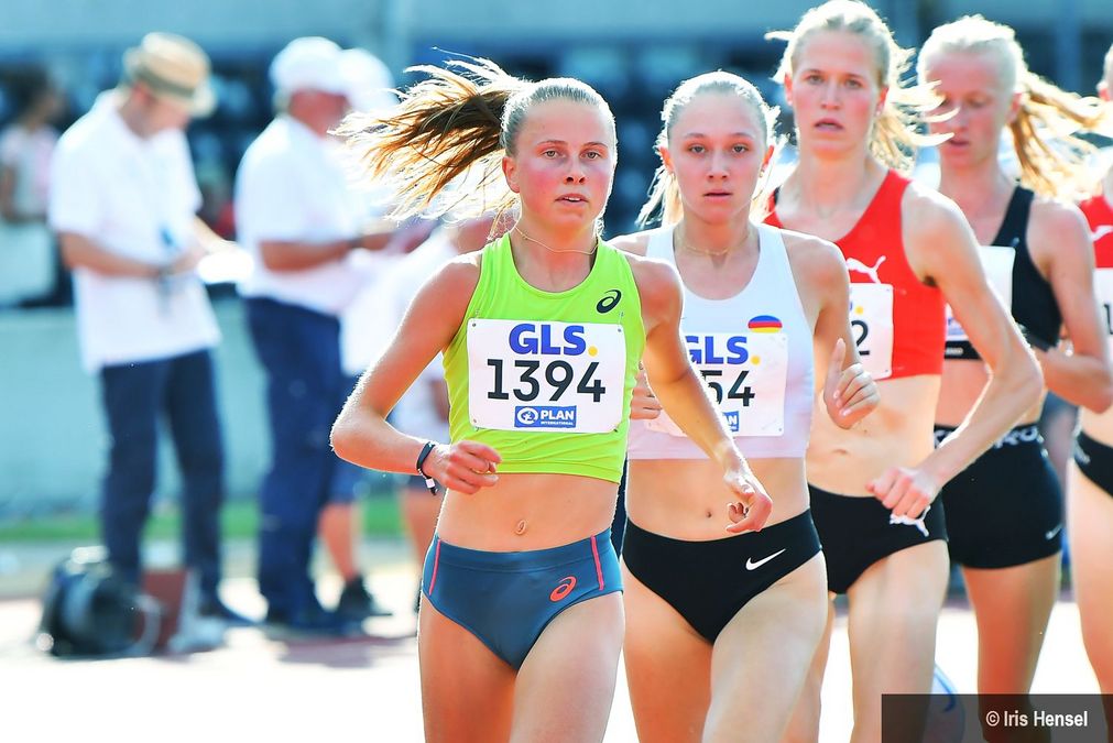 Kira Weis vor ihren Konkurrentinnen.