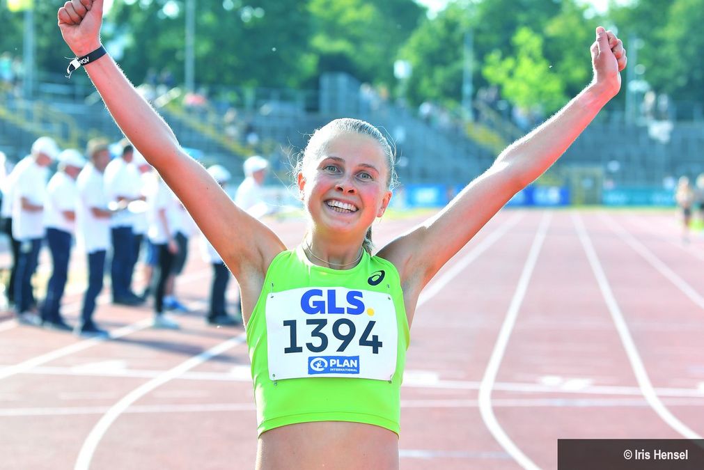 Kira Weis jubelt über ihre neue PB und Rang drei.