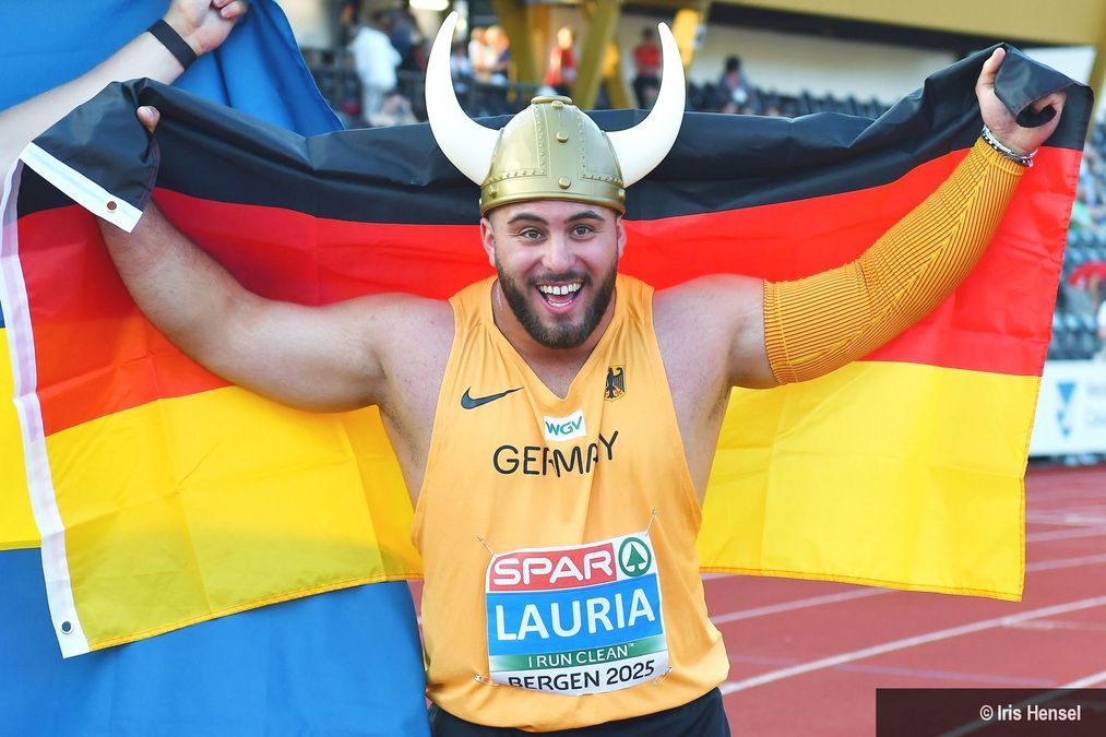 Tizian Lauria (VfL Sindelfingen) setzt sich die "Krone" auf