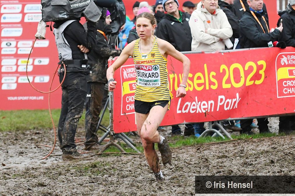 Elena Burkard (LG farbtex Nordschwarzwald) bei der Cross EM 2023.